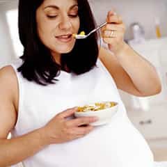 embarazada-comiendo-3.jpg
