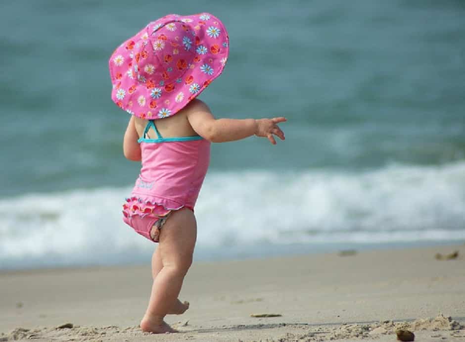 bebés en la playa
