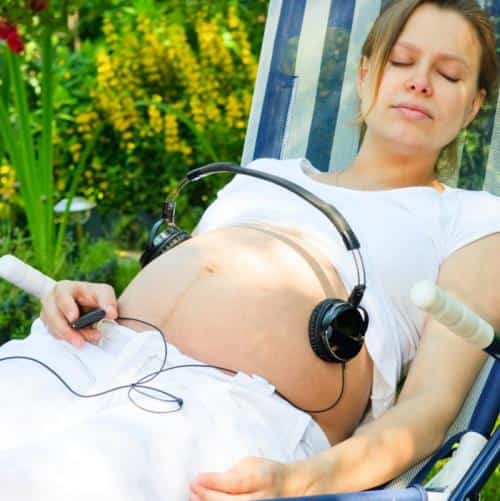Los beneficios de escuchar música en el embarazo