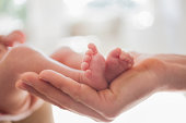 Algunas curiosidades que no deben alarmarte en un recién nacido