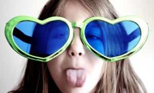 niña con gafas