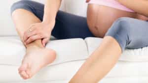 pies y piernas hinchados