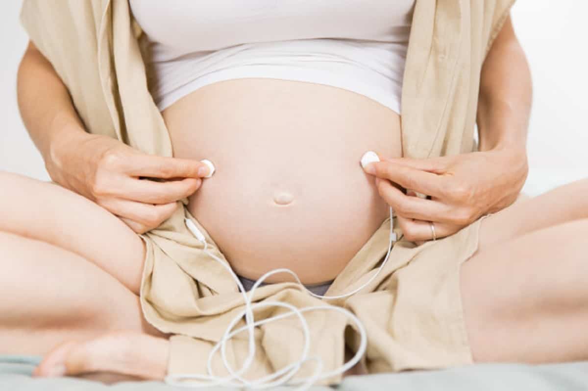 Escuchar música en el vientre materno le brinda beneficios