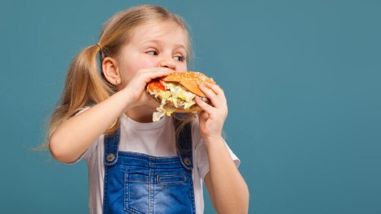 Comida chatarra: 6 efectos negativos en la salud infantil - Bebés y ...