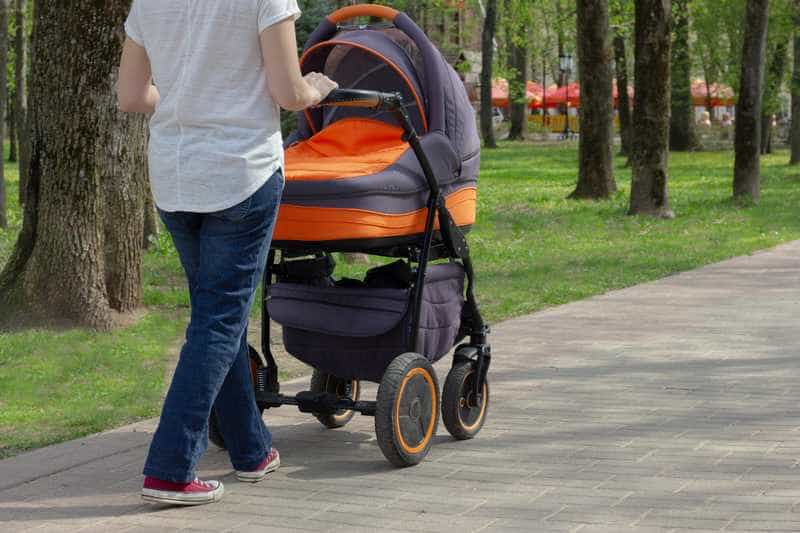 ¿Cómo hacer seguro el paseo de tu bebé?
