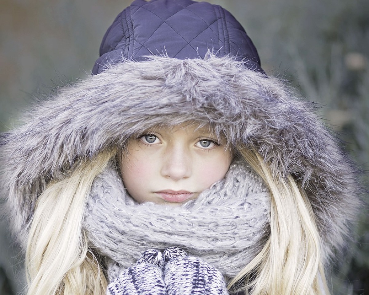 Para proteger su piel del frío es fundamental ponerle: gorro, guantes, bufanda, evitar sequedad y enrojecimiento.