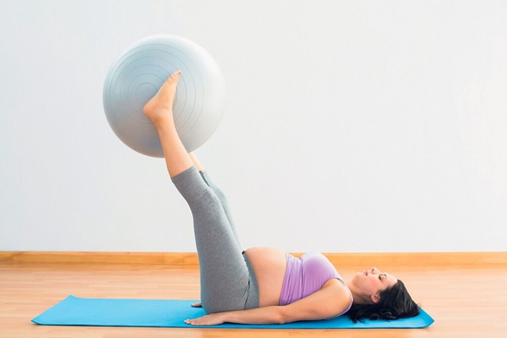 ejercicios con pelota para embarazadas abdomen