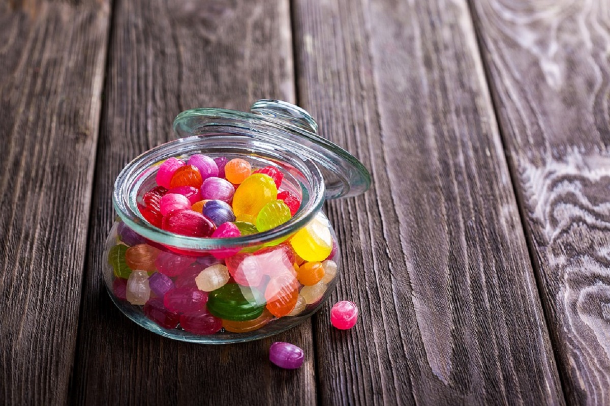 Controlar la ingesta de dulces en la dieta es fundamental para que los niños tengan dientes sanos.