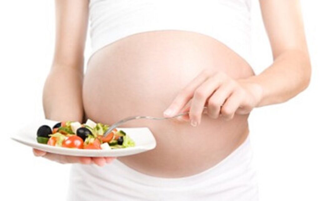 Es fundamental agregar ciertos alimentos en el tercer trimestre del embarazo, porque el bebé está creciendo y debes tener energía.