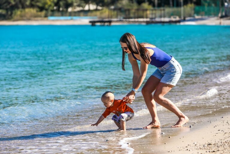 7 consejos para llevar al bebé a la playa por primera vez