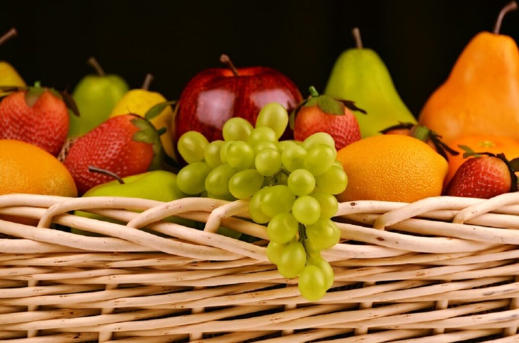 El primer trimestre uno de los cuidados primordiales es incorporar en tu dieta frutas y verduras.