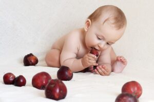 Hay muchos alimentos peligrosos para los bebés y niños pequeños, debemos saber como dárselos para evitar peligros.