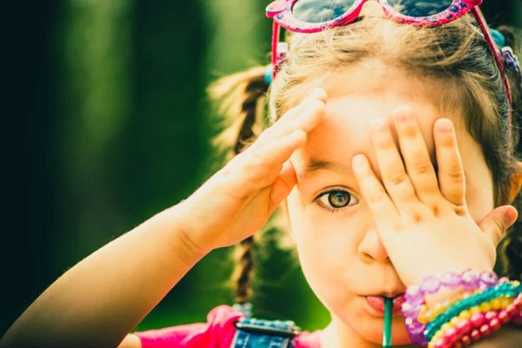 Controlar el tiempo de exposición a las pantallas fundamental para fortalecer la visión infantil.