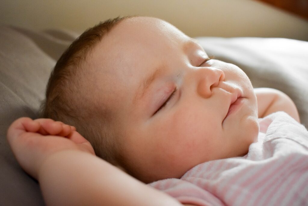 bebe durmiendo siesta