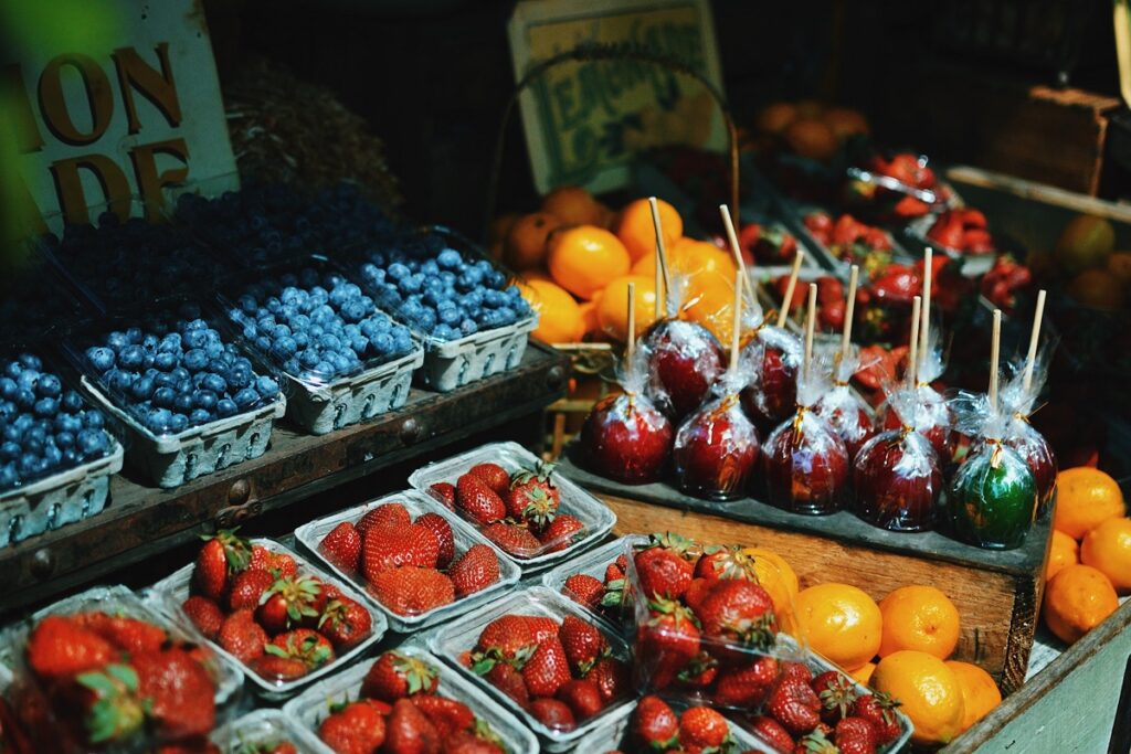 fresas y arandanos